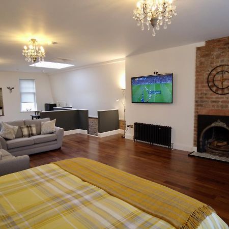 آير The Bards Loft, Large Studio Apartment المظهر الخارجي الصورة