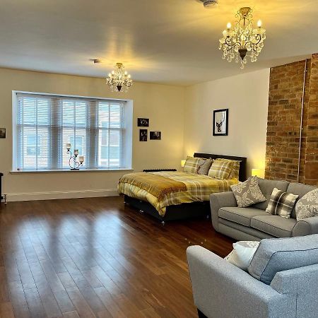 آير The Bards Loft, Large Studio Apartment المظهر الخارجي الصورة